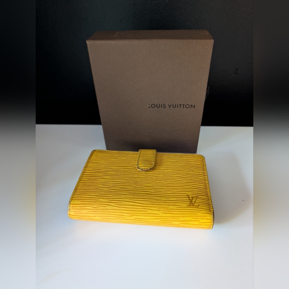 Louis Vuitton Yellow Epi Leather Kisslock Wallet - Picture 2 of 14